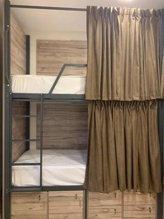 Хостелы Street51 Ереван Односпальная кровать в общем номере-15